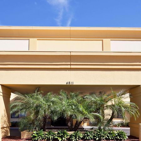 La Quinta By Wyndham Tampa Fairgrounds - Casino Hotel Exterior photo