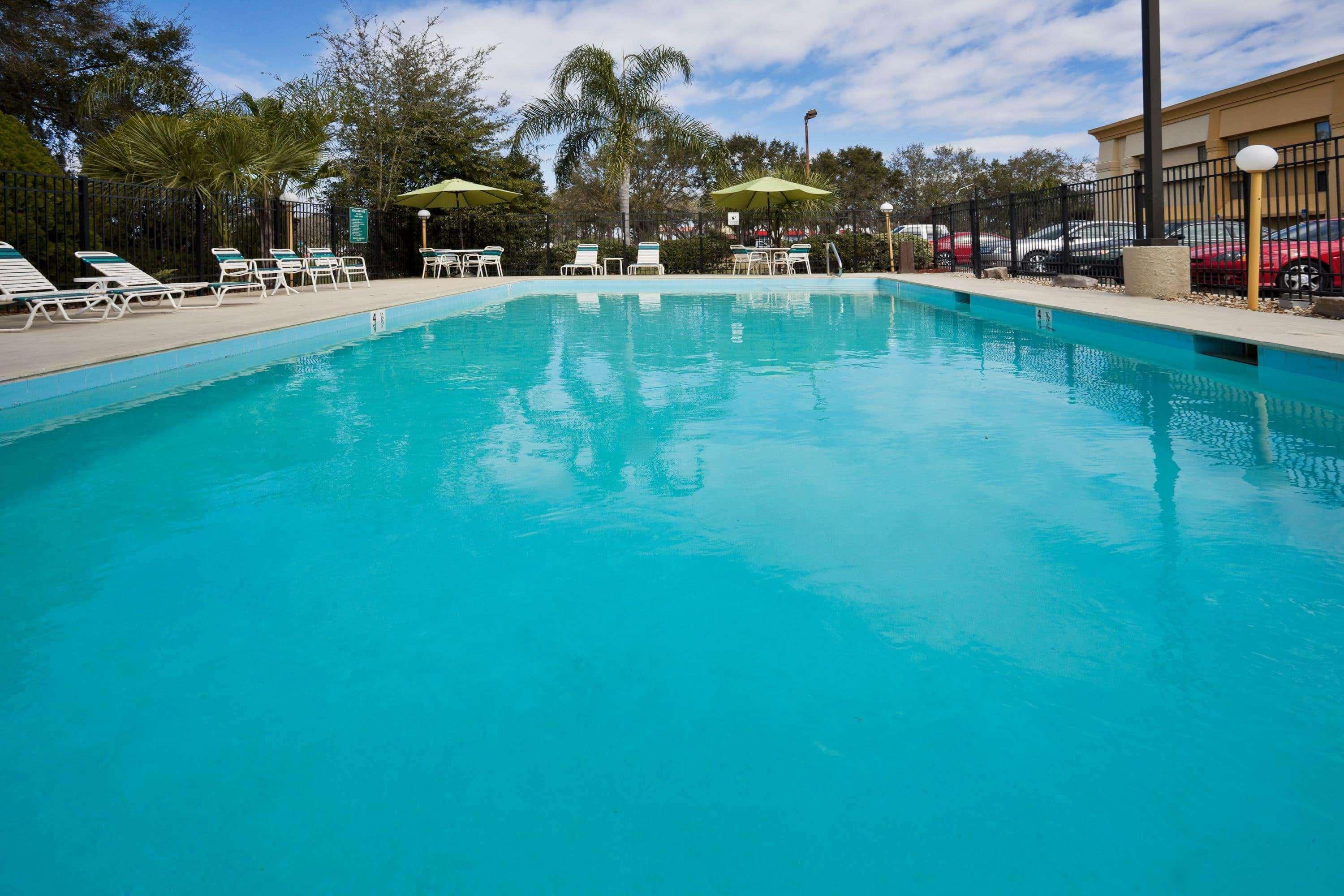 La Quinta By Wyndham Tampa Fairgrounds - Casino Hotel Exterior photo