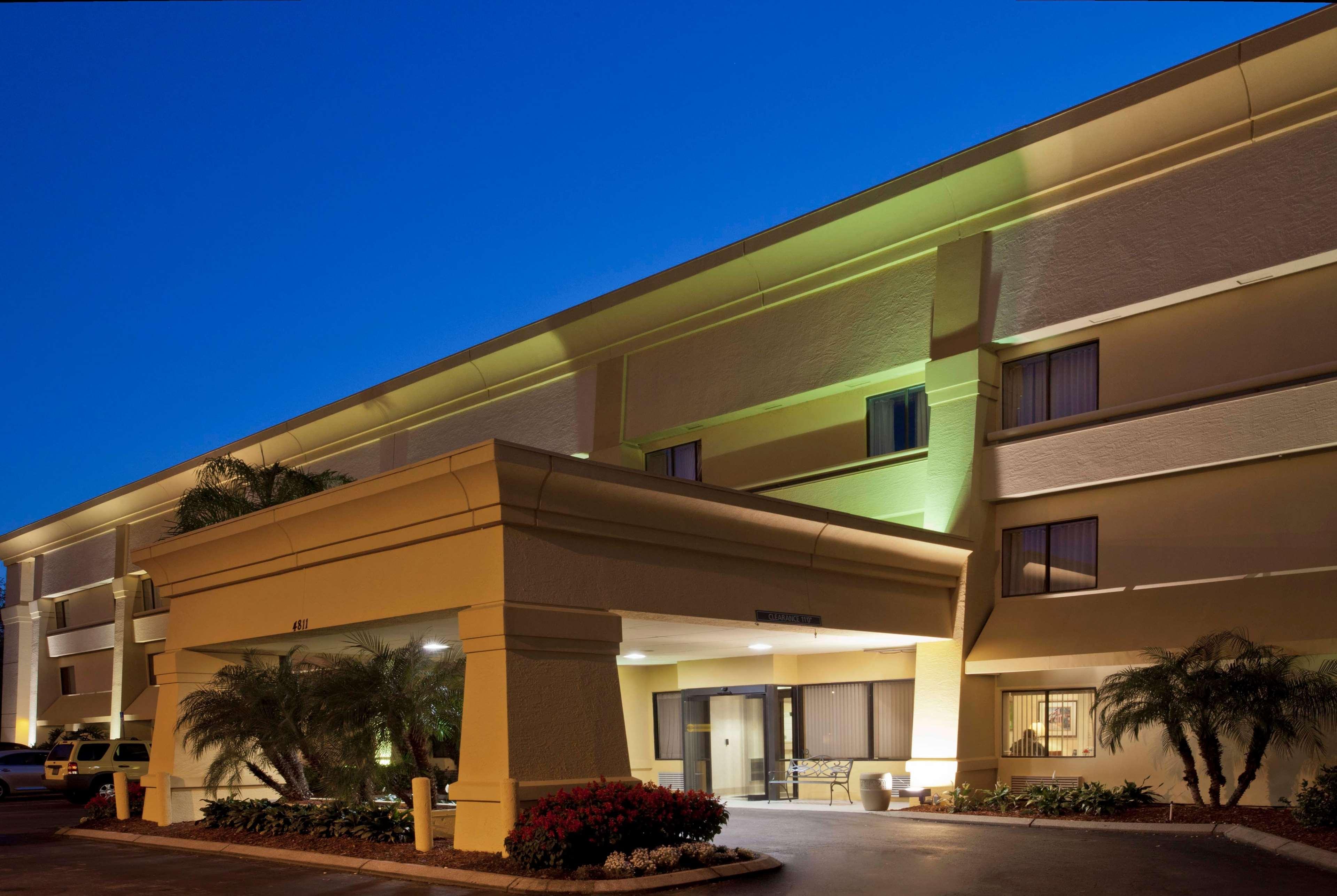 La Quinta By Wyndham Tampa Fairgrounds - Casino Hotel Exterior photo