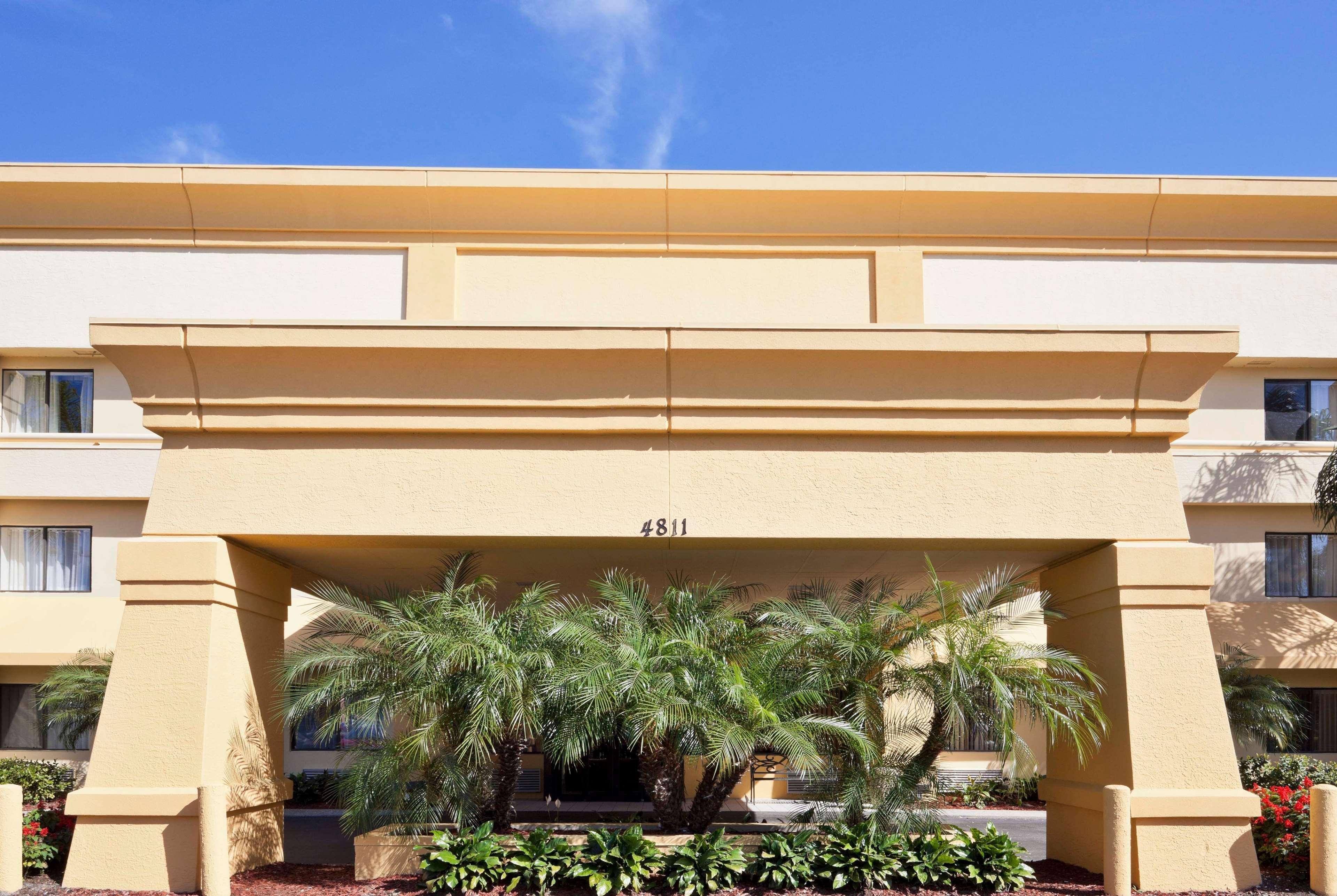 La Quinta By Wyndham Tampa Fairgrounds - Casino Hotel Exterior photo