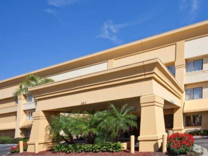 La Quinta By Wyndham Tampa Fairgrounds - Casino Hotel Exterior photo