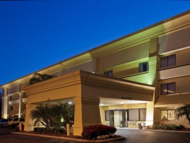 La Quinta By Wyndham Tampa Fairgrounds - Casino Hotel Exterior photo